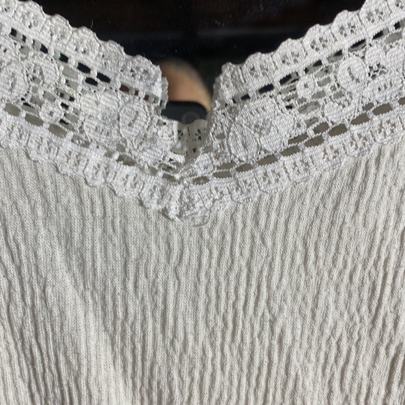 Cute, tank top/camisole, off-white, needs some TLC - Picture 3 of 3
